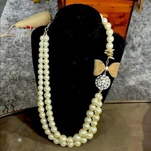 Vintage faux pearl with rhinestone and filigree bow Necklace
